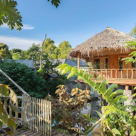 Onong'S Homestay & Cafe Tomohon Экстерьер фото