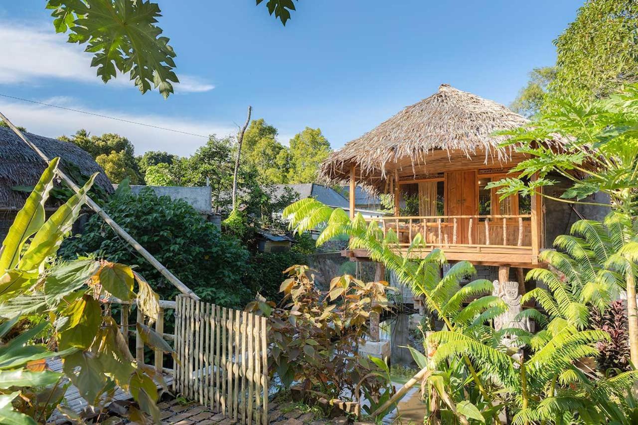 Onong'S Homestay & Cafe Tomohon Экстерьер фото