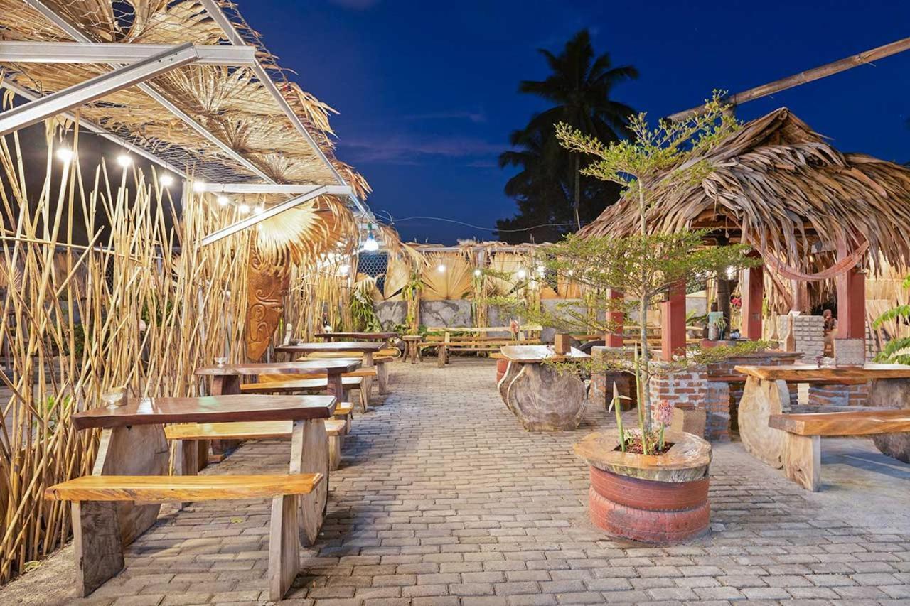 Onong'S Homestay & Cafe Tomohon Экстерьер фото