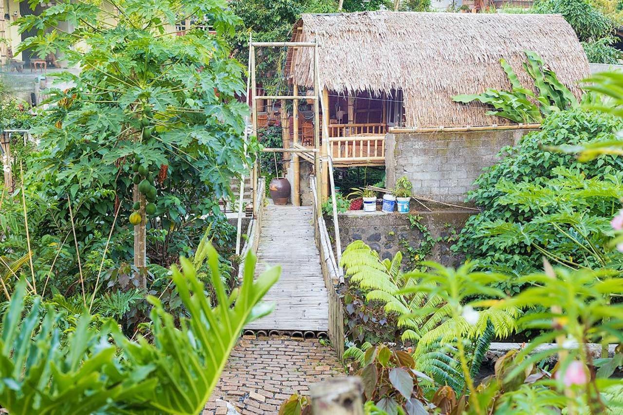 Onong'S Homestay & Cafe Tomohon Экстерьер фото