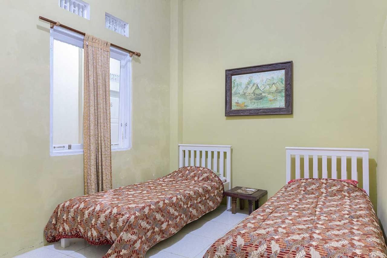 Onong'S Homestay & Cafe Tomohon Экстерьер фото